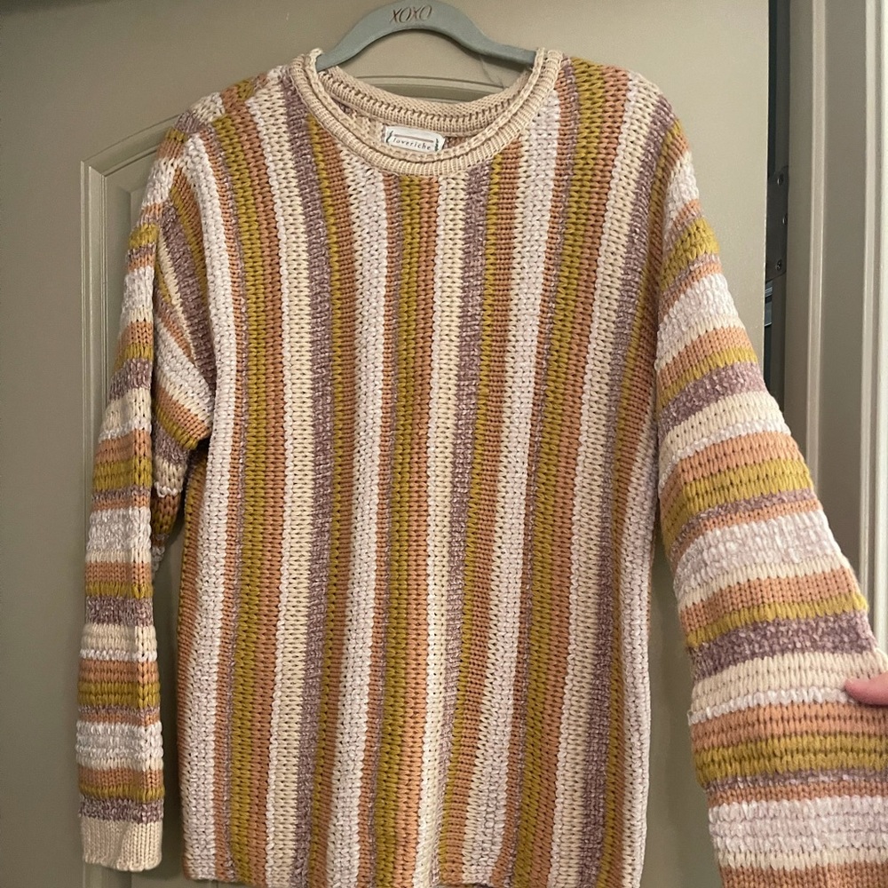 Colorful sweater barely worn